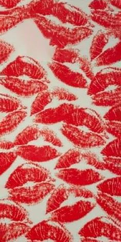 a red and white background with lots of lips