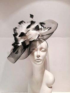 Black Fascinator- Large Brim- Breeders Cup- Wedding Fascinator- White and Black Headpiece- Coque Feather- Cocktail Hat -Costume Party- Derby- Kentucky Derby- Horse Races Hello, Have fun walking into your next party/event wearing this big bright stunning hair accessory. It will definitely Derby Headband, Black Headpiece, Black And White Feather, Fascinator Hats Diy, Kentucky Derby Horses, Black And White Hats, Red Fascinator, Dressy Hats, Horse Races