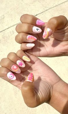 Trendy Preppy Nails, Colorful Beach Nails, Nail Inspo Easy At Home, Preppy Nail Designs, Preppy Nail Ideas, Pink Orange Nails, Preppy Nails, Beachy Nails