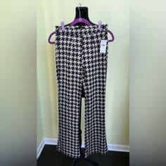 Gorgeous Houndstooth Filmore Pants By Sanctuary! Size Extra Small- Nwt Elegant Fitted Houndstooth Pants, Classic Houndstooth Pattern Bottoms, Small Houndstooth Pants, Cotton Houndstooth Bottoms, Houndstooth Pants, Black And Tan, Pant Jumpsuit, Jumpsuit, Pants