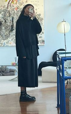 Japanese Street Fashion Grunge, Ann Boleyn, Classic Grunge, Linen Style Fashion, Neue Outfits, Winter Fits, Style Change, All Black Outfit, Fashion Updates