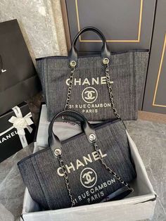 CNL2 ENT 580 Most of the bags comes with Complete Box; A+ Excellent Quality; Contact us if you've any questions in your mind. Tote Chanel, Chanel Canvas, Tas Bahu, Chanel Tote Bag, Beg Tangan, Chanel Tote, Start Ups, Chanel Deauville Tote Bag, Replica Handbags