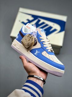 LV X Air Force LA-000CB3A7MTW Blue Logo Sneakers For Streetwear, Louis Vuitton Nike Air Force, High Fashion Runway, Lv Shoes, Footwear Fashion, Nike Air Force 1 Low, Sneaker Games, Air Force 1 Low, Global Style