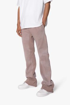 Our Faded Bootcut Sweatpants from custom developed cotton for unmatched quality and comfort. Featuring a garment-dyed and faded washed fleece for a luxurious feel and these sweatpants offer a relaxed, yet refined fit with a slight flair at the leg opening. The unique combination of a relaxed fit and tonal drawcord brings a modern twist to your every day wardrobe. details Style: Relaxed Fit Style: Internal Drawcord Composition: 100% cotton Model Info: 6’1, 140 lbs, wearing a size medium Acid Wash Cotton Bottoms For Fall, Soft-washed Cotton Jeans, Acid Wash Wide Leg Cotton Pants, Faded Cotton Bottoms For Fall, Acid Wash Relaxed Fit Pants For Fall, Faded Straight Hem Bottoms For Fall, Faded Bottoms With Straight Hem For Fall, Fall Acid Wash Relaxed Fit Pants, Fall Bottoms With Straight Hem In Faded Color