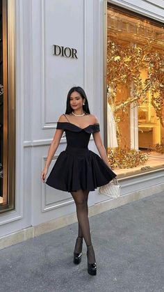 Elegant Prom Dresses Mini, Dior Dresses Elegant, Elegant Short Dresses For Prom, Short Prom Dresses Elegant, Short Black Dress Classy, Short Party Dress Night Classy, Mini Dress Outfits Winter, Black Coquette Dress, Black Mini Dress Outfit Parties