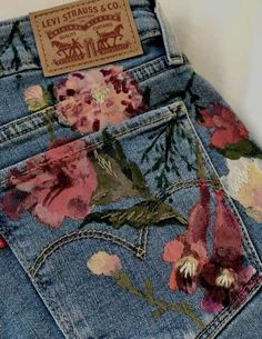 fashion inspo✨🫦#clothing#jeans#like#follow Custom Levis, Mukaish Embroidery, Jeans Custom, Painted Clothes Diy, Mode Kimono, Denim Art, Diy Vetement, Custom Jeans, Painted Jeans