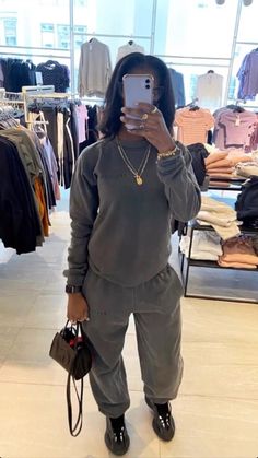 Sweatpants Outfits, Mode Zara, Skandinavian Fashion, Tomboy Style Outfits, Chill Outfits, Cute Comfy Outfits, Streetwear Fashion Women, Cute Swag Outfits