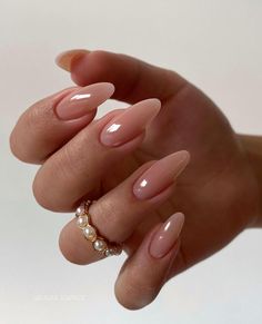 As a professional, I have a deep appreciation for this timeless nude style. It's the epitome of sophistication and subtlety, perfect for any event. The almond shape brings a touch of elegance, while the glossy finish adds a refined polish. Photo credit goes to o.nails.space. Sophisticated Almond Nails, Penelope Nails Bridgerton, Nail Inspiration Summer 2024 Almond, Nails August, Nails Space, Classy Almond Nails, Nails Bridal, Bridesmaids Nails, Classy Acrylic