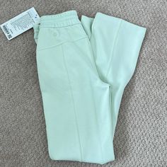 Nwt Lululemon Softstreme High-Rise Pant Kohlrabi Green Size 0 31” Lululemon Clothes, Cute Lululemon Outfits, Lulu Joggers, Lululemon Softstreme, Lululemon Sweatpants, Mint Pants, Lululemon Collection, Lululemon Align Joggers, Lulu Outfits