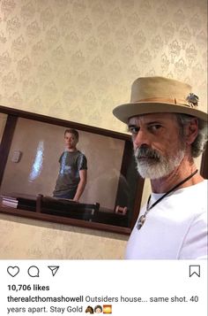 a man wearing a hat standing in front of a tv with the caption'10 70 likes, therealhomownall outside houses same shot 40 years apart '