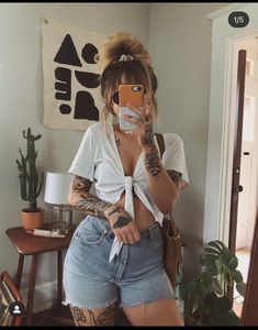 Maria Layton, Woman Dresses, Fashion Things, Shorts For Summer, Jeans Look, High Rise Denim Shorts, High Rise Denim, Edgy Outfits, Looks Style