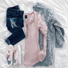 Pink Outfits Winter, Bonfire Outfit, Outfit Converse, Personal Things, Mom Outfit, Trendy Swimwear, Winter Outfit Inspiration