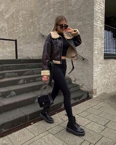 Vinter Mode Outfits, Lederhosen Outfit, Skandinavian Fashion, Winter Fashion Outfits Casual, Cold Outfits, Looks Street Style, Mode Inspo, Outfit Inspo Fall, Autumn Outfit