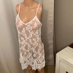 Shear Lace Slip Small Cream From Express New With Tags White Beach Camisole With Built-in Bra, Sleeveless Lace Sleepwear For Vacation, Summer V-neck Sleepwear With Delicate Lace, Delicate Lace V-neck Sleepwear For Summer, Sheer Sleeveless Camisole For The Beach, Delicate Lace Sleepwear For Beach, Feminine Cami Sleepwear For Vacation, Fitted Sheer Camisole For Beach, Lace Camisole With Spaghetti Straps For The Beach