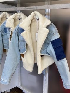 Patchwork Denim Jacket, Pastel Outfit, Mode Inspo, Denim Patchwork, Tomboy Fashion, Denim Jackets, Lookbook Outfits, Winter Fashion Outfits, Look Fashion