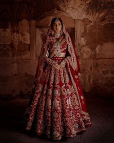 Trendy Red Bridal Lehenga for Brides Royal Red Lehenga Bridal, Royal Red Wedding Lehenga, Royal Wedding Dress Indian, Red Lehenga For Bride, Royal Bridal Looks Indian Brides, Royal Indian Bride Outfit, Indian Queen Dress, Indian Bridal Lehenga Red Brides, Indian Royal Outfits