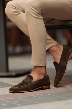 Production :Collection : SPRING / SUMMER 22-23 Production : Ace Neolite Khaki Suede Loaferscolor : khaki Material content: % 100 Neolite Available size: 39-40-41-42-43-44 Loafer Sneakers, Penny Loafer, Shoe Gifts, Suede Loafers, Monk Strap, Looks Style, Penny Loafers, Lace Boots, Primavera Estate