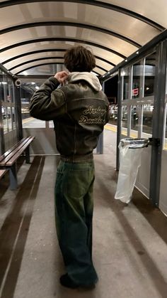 #y2k #fashionista #fashion #fashionnova #instafashion #fashioninspiration #inspiration Hommes Grunge, Baggie Jeans Outfit, Baggy Jeans Outfit, Guys Fits, Guy Fits, Street Style Outfits Men, Street Fashion Men Streetwear, Guys Clothing Styles, Mens Outfit Inspiration