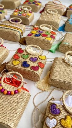 Handmade Bags Boho, Jute Bags Design, Cords Crafts, Sac Diy, Unique Handbags, Diy Bag Designs, Crochet Pouch, Embroidery Bags, Straw Handbags