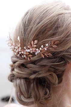 A beautiful bridal hair comb made with rose gold plated leaves, freshwater pearls, and Swarovski crystal branches and clusters, hand wired into a stunning vine. As this design is on a comb it is versatile and can be placed easily into any hairstyle be it at the back or to the side Rose Gold Leaf Hair Piece, Copper Hair Accessories Wedding, Pearl Headpiece Wedding, Updo Bridal, Hairstyle Updo, Gold Bridal Hair Comb, Headpiece Wedding Hair, Pearl Hair Comb, Beautiful Bridal Hair