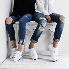 pinterest @makanamae Estilo Hipster, Looks Jeans, Look Jean, Cozy Outfit, Sweater Weather, White Sneakers, Ripped Jeans, Look Fashion, Jeans Shop