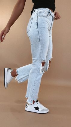 Stevie Straight Leg Jean, Acid Light RISEN – Everyday Chic Boutique Women's Fashion Date Night Classy, Cute Casual Comfy Outfits, Women Jeans Outfits Casual, Women’s Jeans, Pastel Outfit Ideas, Black Denim Outfit, Flair Jeans Outfit, Winter Athleisure, Layered Outfits