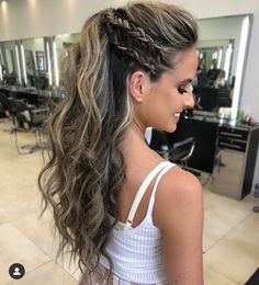 Quince Hairstyles With Crown, Beach Hairstyles For Long Hair, Viking Hair, Hollywood Waves, Quince Hairstyles, Hot Hair Styles, Short Hair Updo