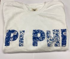 a white t - shirt with the word pippii printed in blue on it