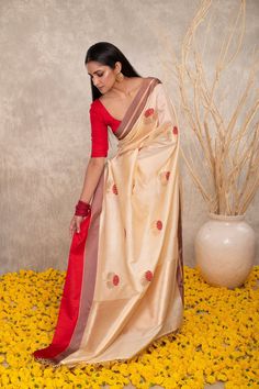 Expertly crafted using traditional techniques, our Handwoven Pure Katan Silk Kaduwa Butas designer banarasi is a true work of art. Made from high-quality silk, this piece features intricate designs and patterns, blending traditional and modern styles seamlessly. Elevate your wardrobe with this luxurious and timeless piece. Gold Saree, Lakshmi Images, Katan Silk, Boutique Dress Designs, Boutique Dress, Banarasi Sarees, Beautiful Saree, Bollywood Fashion, Traditional Techniques