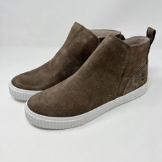 New Un-Used. Retail Price $80. Women's Skyla Bay Chelsea Boots Size 8 In Olive Suede. Slip-on Suede Boots With Heel Pull Tab, Timberland Low-top Boots With Rubber Sole, Timberland Suede High-top Boots, Timberland High-top Suede Boots, Low-top Timberland Boots With Rubber Sole, Timberland Leather Low-top Boots, Timberland Low-top Casual Boots, Timberland Casual Suede Boots, Casual Timberland Suede Boots