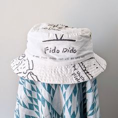 Brand new HANDMADE Bucket hat made from VINTAGE fabric of FIDO DIDO (1985)  Measurements: 60 cm diameter. I have more fabric like this, so I can make you a bucket hat in your size. Made with care and love in my small studio in Malasaña Madrid <3. DIY White One Size Bucket Hat, Adjustable Cotton Bucket Hat One Size, Retro Cotton Bucket Hat For The Beach, Retro Cotton Hat For Vacation, Retro Cotton Sun Hat For The Beach, Retro Cotton Sun Hat For Beach, Vintage Cotton Bucket Hat With Flat Brim, Vintage Cotton Hat One Size, White One-size Bucket Hat