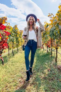 Fall Winery Outfit Wine Tasting Casual, Fall Winery Outfit Wine Tasting, Napa Valley Outfit Fall, Wine Vineyard Outfit, Fall Wine Tasting Outfit