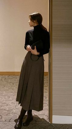 40s Mode, Brown Skirt, Modest Clothing, Outfit Trends, Modest Fashion Outfits, Maxi Skirts