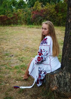 Linen embroidered dress Birds midi white kaftan | Etsy White Kaftan, White Embroidered Blouse, Mexican Outfit, National Dress, Dress Bohemian, Embroidered Wedding, Blue Embroidery, Boho Wedding Dress, Beautiful Embroidery