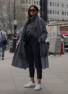 Gray And Black Sweater Outfit, Grey Outfit Winter, Outfit Of The Day Winter, Grey Coat Outfit, Winter Layering Outfits, Coat Outfit Casual, Mode Ulzzang, Paris Mode, Winter Outfit Inspiration