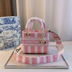 Dior 2021, Luxury Bags Collection, Beg Tangan, Girly Bags, Luxury Purses, Fancy Bags, Pretty Bags, Cute Purses, Cute Bags