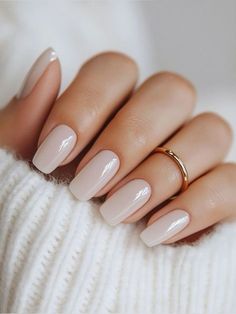 Neutral Nails For Engagement, Bridesmaid Nail Inspiration, Nail October 2024, Fall Nails Light Brown, November Nails Neutral, Pyramid Nail Colors, Bridesmaid Neutral Nails, Neutral Nails For Bridesmaids, Engagement Shoot Nails Ideas