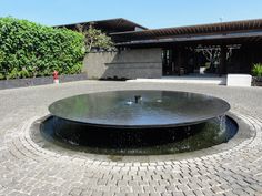 a circular fountain in the middle of a courtyard