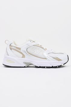 New Balance - 530 - White/Beige - Canoe Club Melbourne Street Style, New Balance 530 White, Balance Outfit, Sneaker Fits, Bridal 2023, Retro Running Shoes, Shoes For School, New Balance Outfit, Canoe Club