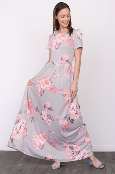 This Short Sleeve Floral Maxi Dress is made with love in the United States using a luxurious blend of 95% polyester and 5% spandex. Feel comfortable and stylish in this must-have dress! Nine Line Apparel, Suede Outfit, Burgundy Outfit, Dress Purse, Grey Maxi Dress, Plus Size Beauty, Love Clothing, Crop Top Blouse, Preppy Outfits