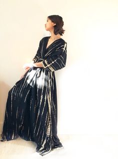 Simple Kimono, Mode Batik, Tie Dye Kaftan, Tie Dye Kimono, Boho Style Design, Plus Size Kimono, Kaftan Style, Black Kimono, Mode Boho