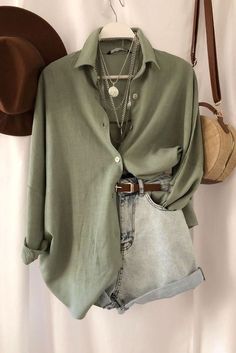 Fall Bloxburg, Mansion Bloxburg, Mode Boho, Bloxburg House, Mode Inspo, Green Shirt, Looks Style, Mode Inspiration, Outfit Casual