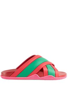 These sandals from Gucci boast the instantly recognizible Web detail and a contrasting pink sole.Green and red Web rubber Open toe Slip-on styleMoulded footbed Crisscross straps Embossed Gucci logoBranded insoleComposition: Rubber 100%Lining: Rubber 100%Sole: Rubber 100%Made in Italy Pink Gucci Slides, Chevron Outfit, Chevron Jewelry, Luxury Slides, Gucci Slides, Red Web, Web Detail, Gucci Shop, Red Flats