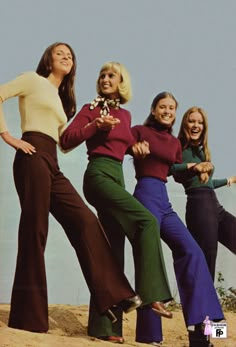 1970s Fashion Women, 70s Women Fashion, Chique Outfit, High Waisted Flare Pants, 60s 70s Fashion, Fashion 70s, 60s And 70s Fashion, 70s Women