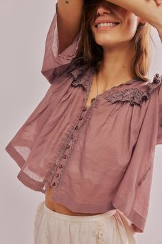 Luna Top Feminine Tops, Summery Outfits, Hi Fashion, Feminine Top, Spring Color, Material Girls, Unique Outfits, Mode Inspiration, Boho Clothing