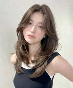 Haircuts For Long Hair Round Face Asian, Asian Hairstyles For Round Face, Layered Haircuts Straight Hair Medium, Layered Haircuts For Square Faces, Asian Hair Layers Medium, Haircuts For Round Faces Asian, Summer Hair Asian, Low Visual Weight Hairstyles, Korean Women Haircut