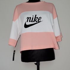 Nike Women Crew Neck 3/4 Sleeve Crop Top. New With Tag , Very Cute Top. Loose Fit. 100%Cotton. Size Large. Nike Crop Top, Athletic Crop Top, Slay Girl, Tops Nike, Nike Tank Tops, White Sports Bra, Womens Tie, Cute Top, Sportswear Women