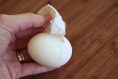 Who knew - add baking soda to the water when hard boiling eggs and the shell will come right off. Hard Boiling Eggs, Boiling Eggs, Best Hacks, Boiled Egg, Hard Boiled Eggs, Boiled Eggs, Kitchen Hacks