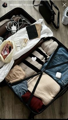 Airport Aesthetic, Travel Picture Ideas, Creative Photography Techniques, Suitcase Packing, What In My Bag, Selfie Ideas Instagram, Packing List For Travel, Bags Aesthetic, Travel Wardrobe