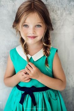 Such great lighting!! Gorgeous Smile, Turquoise Dress, Girls Hairstyles Braids, Girls Braids, Coron, Stunning Eyes, Pretty Dress, Fashion Kids